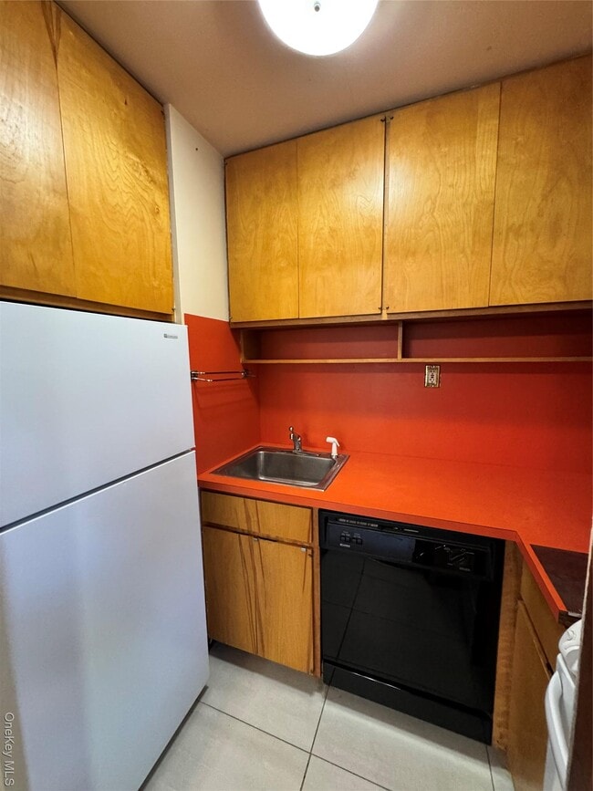 Building Photo - 84-88-88 E Main St