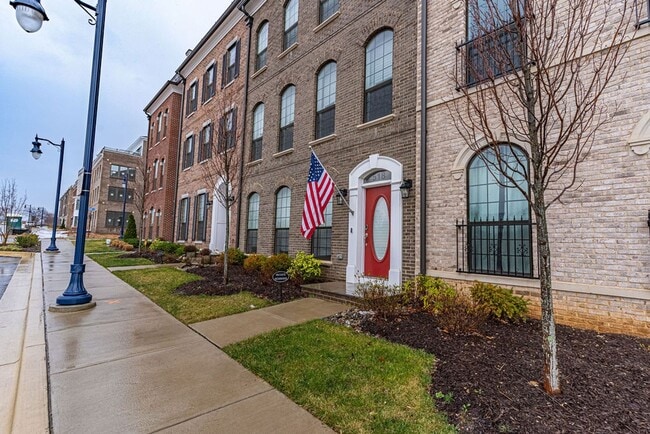 Building Photo - Luxury Townhome with Stunning Views and Prime Location For Sale or For Rent near National Harbor