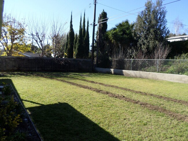 Building Photo - Beautiful single family home in desirable neighborhood!