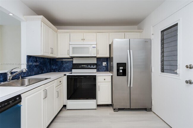 Building Photo - 3600 NE 170th St