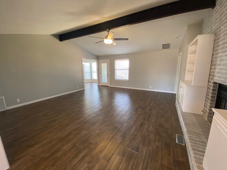 Building Photo - 801 Rolling Hill Terrace