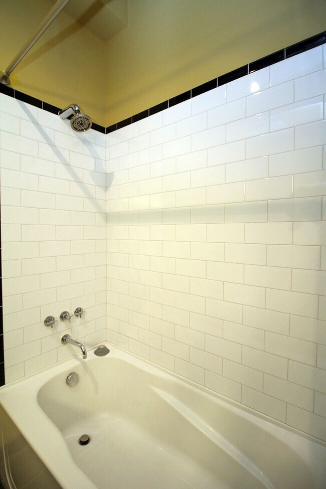 Building Photo - Stylish and Sleek Loft at the Mosaic in Do...