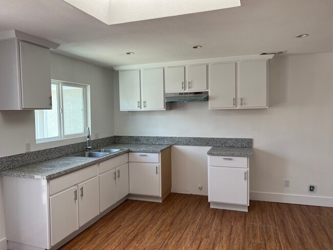 Building Photo - 1215 W L St