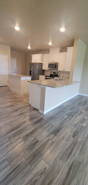 Building Photo - 5415 Rose Gdn Lp