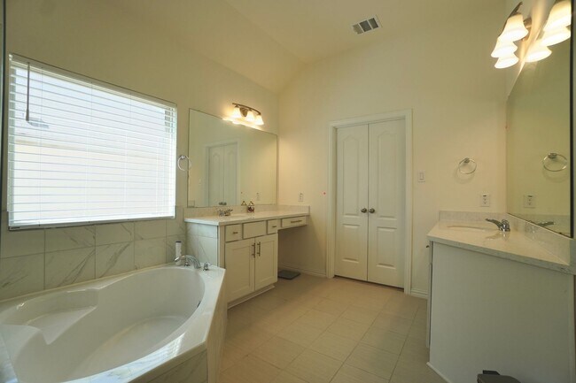 Building Photo - 208 Monteforte Rd