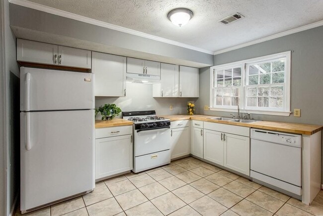 Building Photo - 1405 Kennesaw Trace Ct