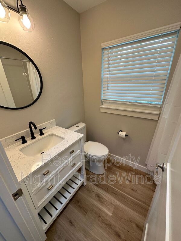 Building Photo - 1211 N Osceola Ave