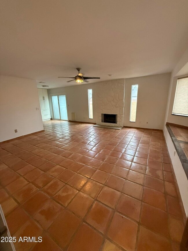 Building Photo - 10854 E Yucca St