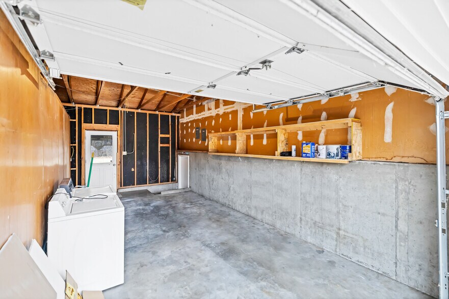 Building Photo - 6 Douglas Ln