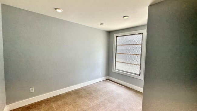 Building Photo - 318 S K St