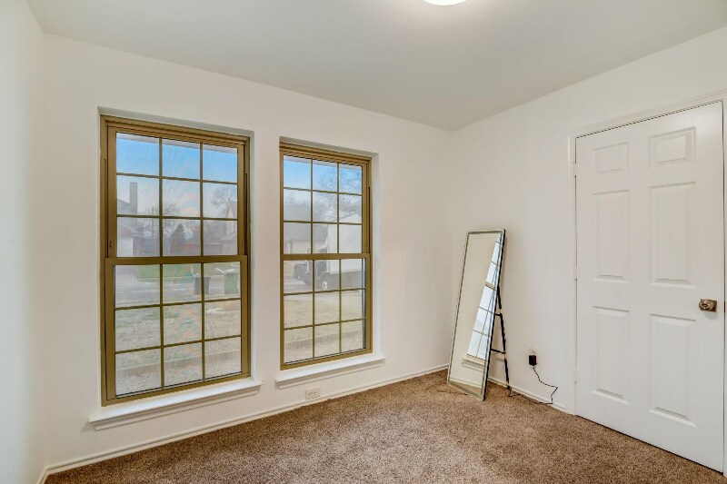 Building Photo - 4233 Glen Ridge Dr