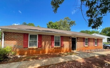 Building Photo - Two Bedroom Duplex in Bedford