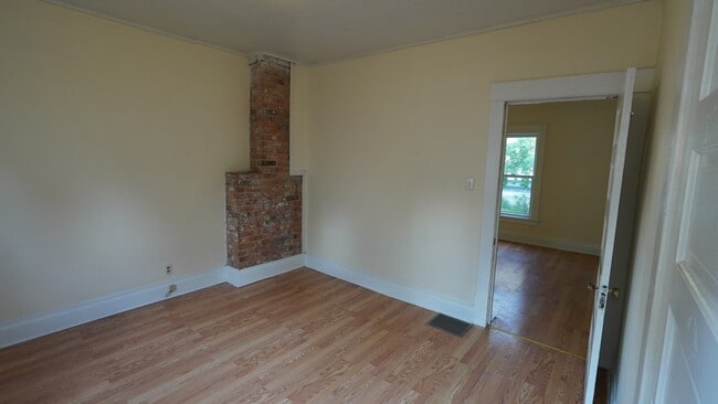 Building Photo - 40 Fayette St E