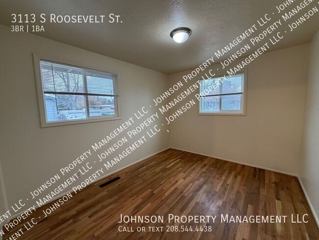 Building Photo - 3113 S Roosevelt St