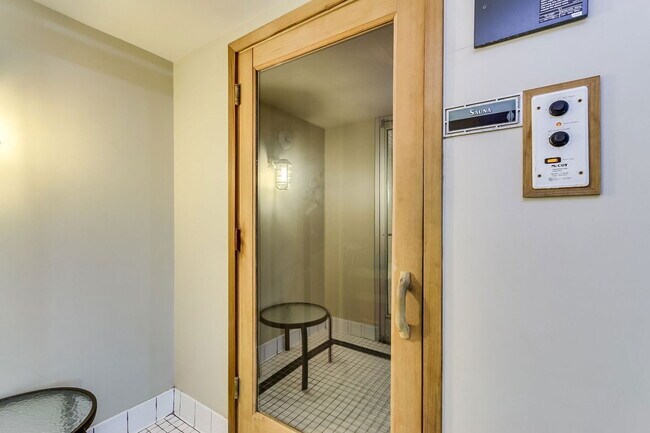 Building Photo - 114 W Adams St