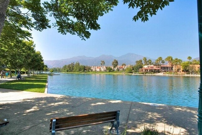 Building Photo - 205 Montana Del Lago Dr