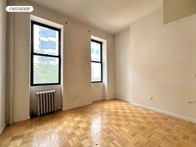Primary Photo - 424 E 66th St