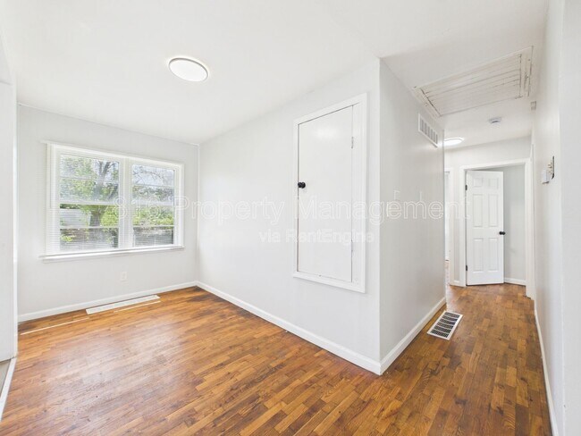 Building Photo - 10323 East 20th St S