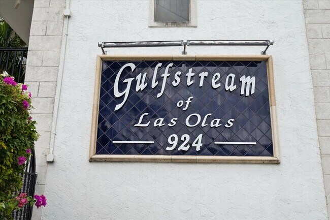 Building Photo - 924 SE 2nd St