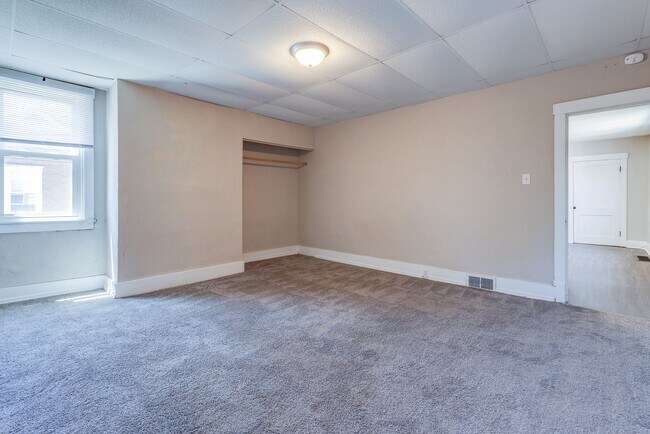 Building Photo - AVAILABLE APRIL 2026