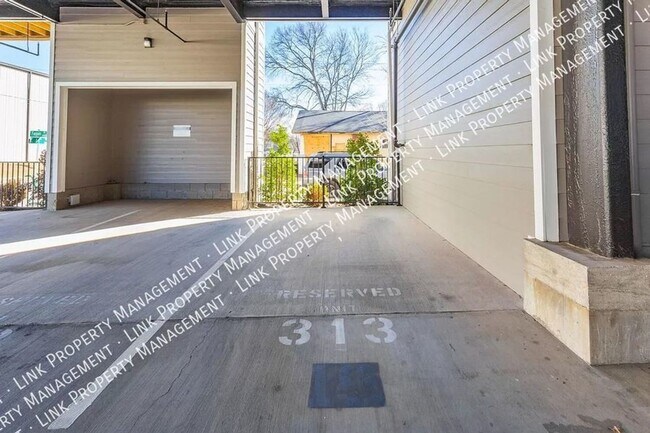 Building Photo - 1445 Fagan St