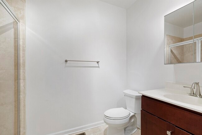Building Photo - 443 Whiton St