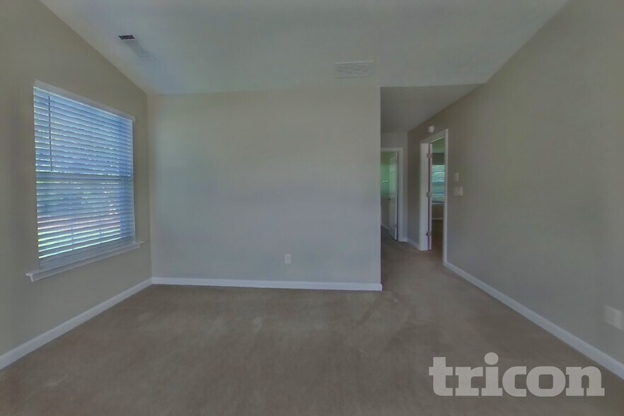 Building Photo - 113 Summit View Dr