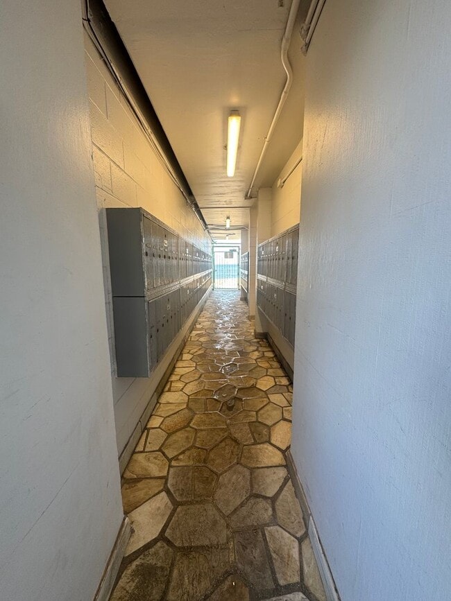 Building Photo - Oceanfront 1 Bedroom, 1 Bath - Makaha Beach Cabanas (Unfurnished)