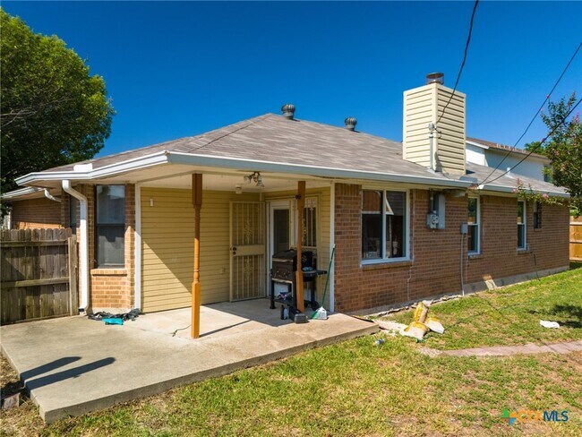 Building Photo - 401 Suzie St