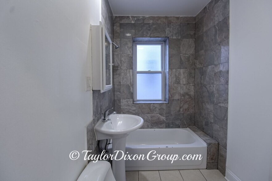 Building Photo - 2016 E 68th St