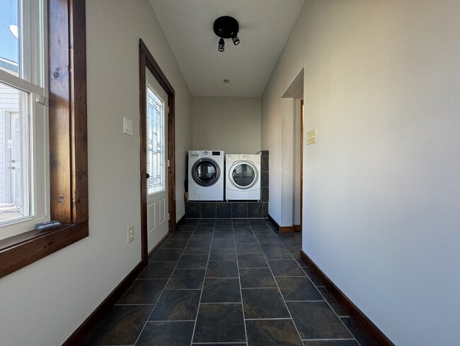 Laundry Room - 951 Oxford St