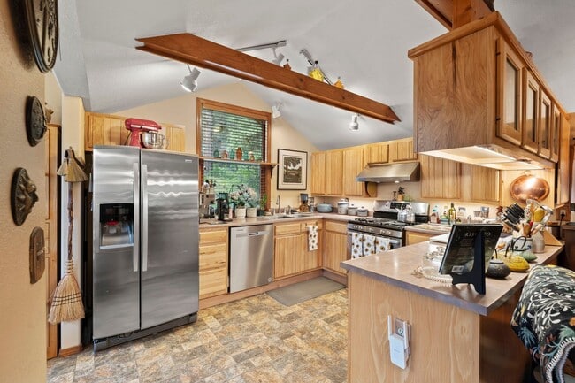 Building Photo - Cozy Green Mountain Falls Cottage