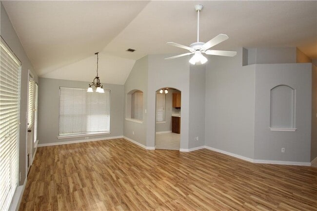 Building Photo - 613 Runners Ridge