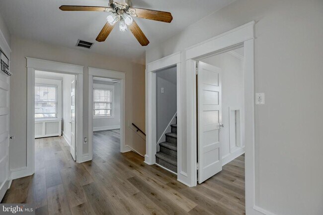 Building Photo - 1210 W Darby Rd