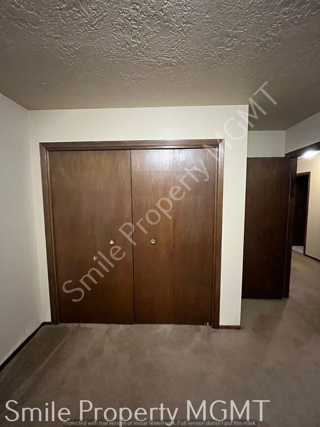 Building Photo - single house