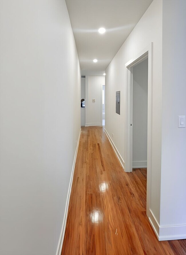 Building Photo - 4505 N Kimball Ave