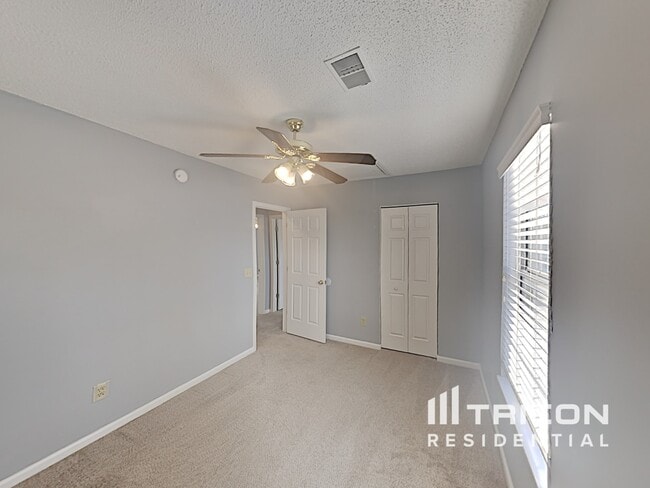 Building Photo - 210 Glen Rose Cir