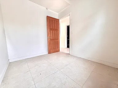 Building Photo - Updated home