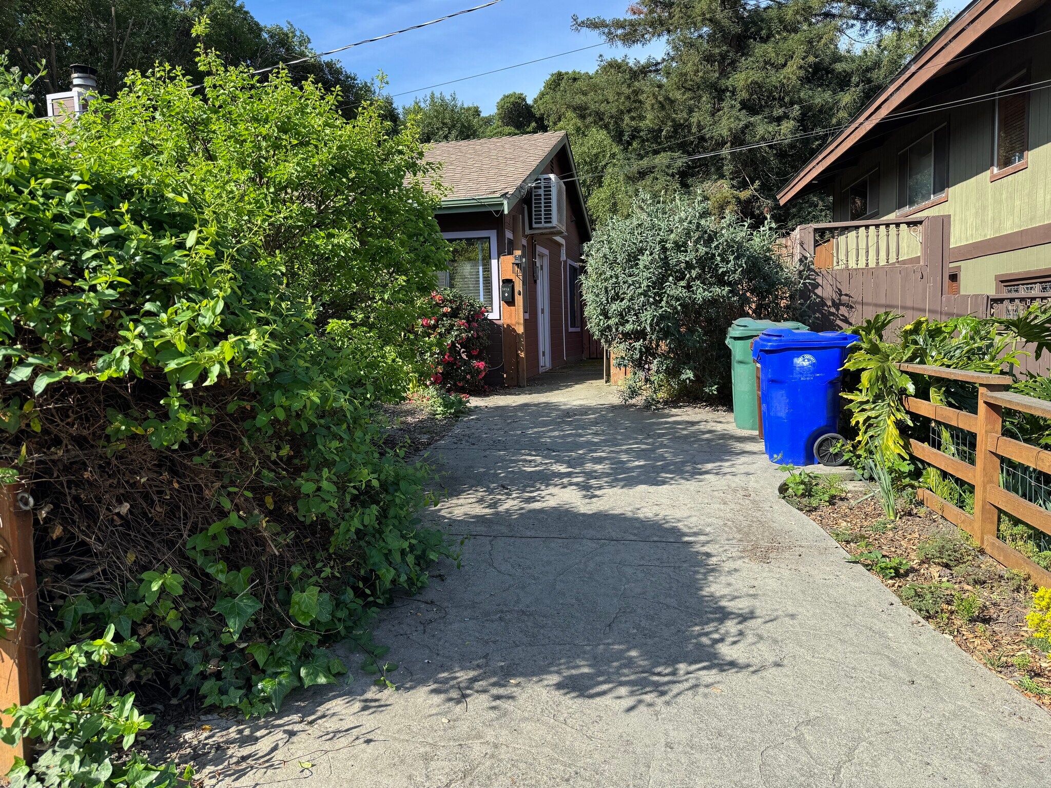 Building Photo - 3819 Linden Ln