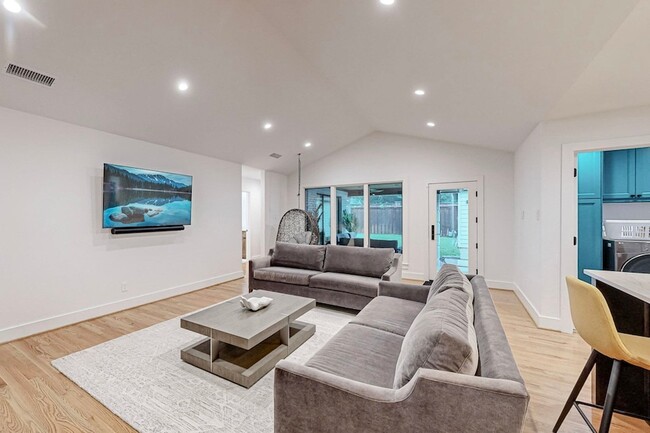 Building Photo - 4423 Springside Ln