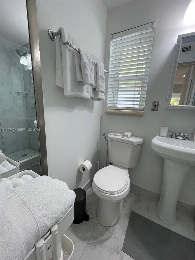 Building Photo - 8036 Harding Ave