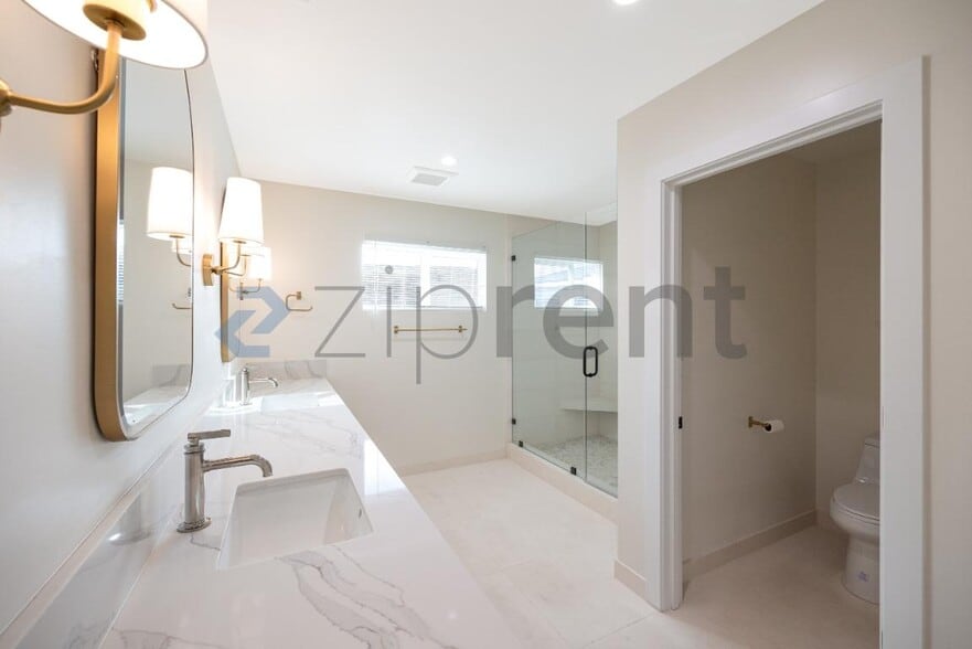 Building Photo - 5002 Plainview Rd