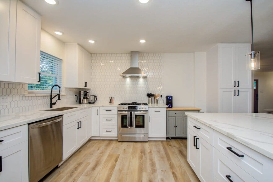 Building Photo - 5907 Warm Springs Rd