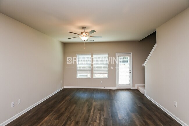 Building Photo - NEW Lower Rental Rate Leasing Special: Mar...