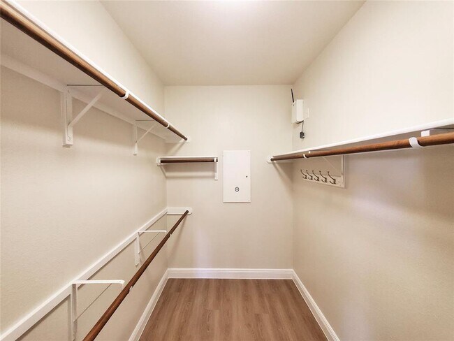 Building Photo - 14829 Fernhill Dr