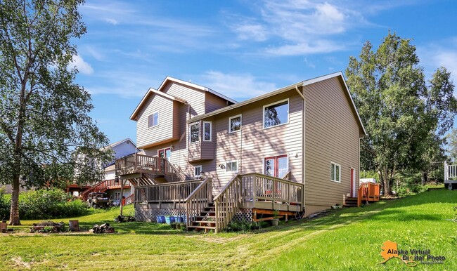 Building Photo - Spacious Home With a Hot Tub Next to Kinca...