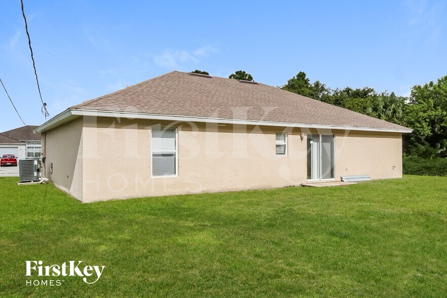 Building Photo - 1062 SW Longfellow Rd