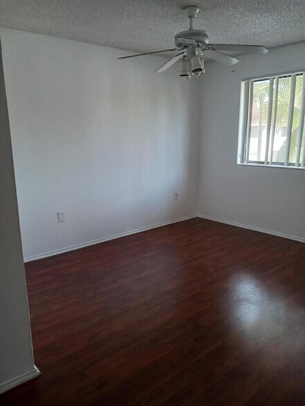 Building Photo - 3187 Coral Lake Dr