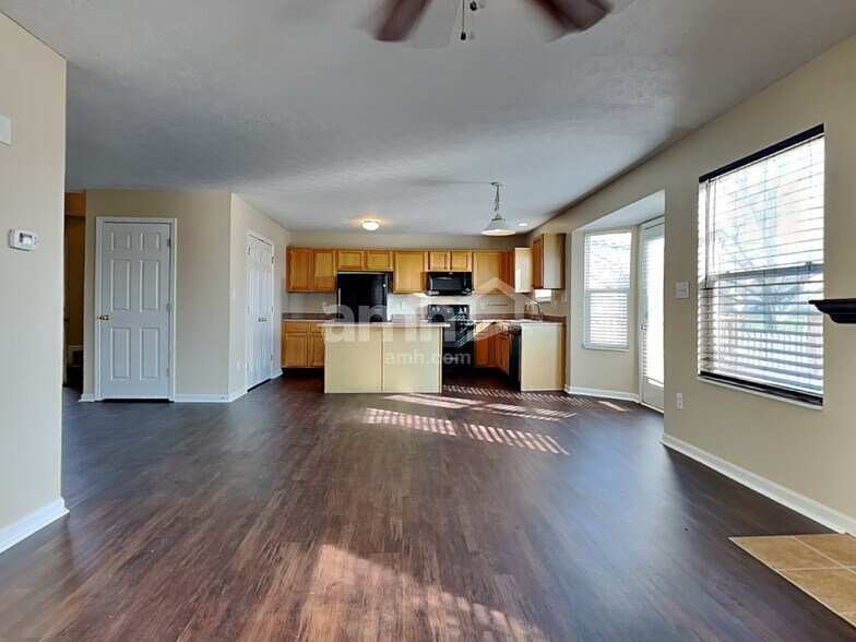 Building Photo - 3207 Creekshore Dr