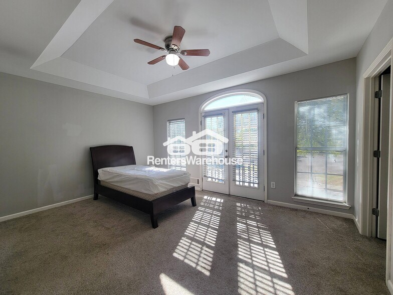 Building Photo - 52 Glenn St SE